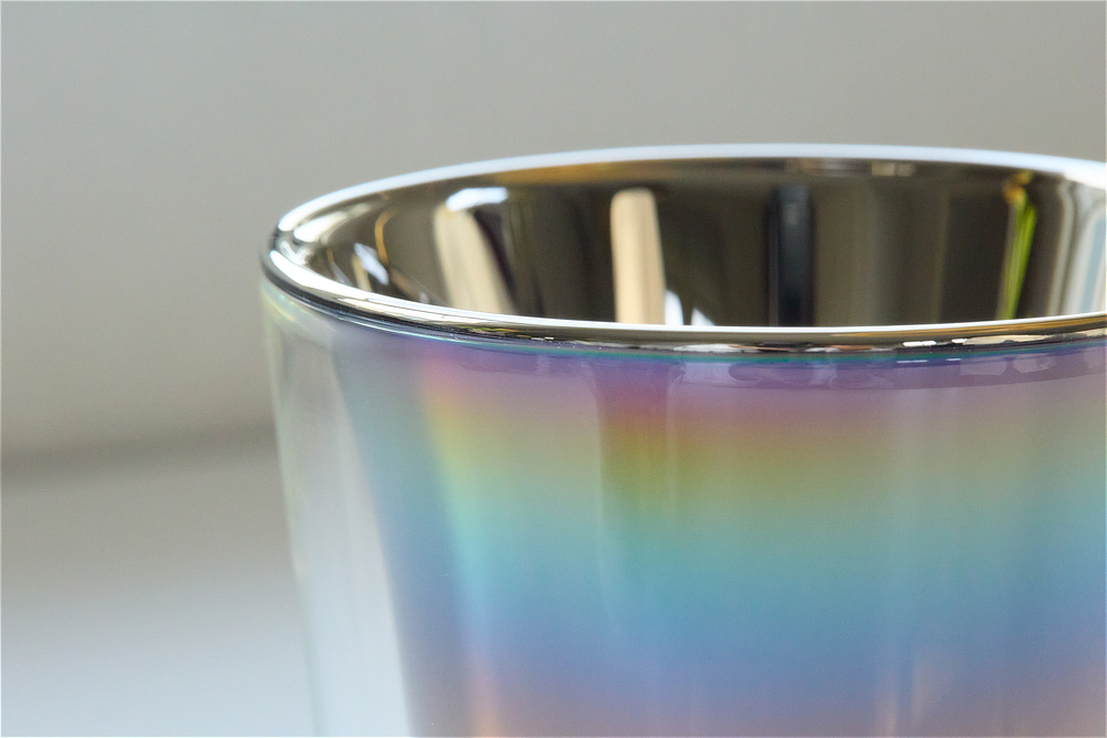 半透明になっているのでグラスの中が透けて見える|オーロラの光彩にまろやかな味わいになる『PROGRESS(プログレス)』の純チタンコーティンググラス(日本製・メイドインジャパン)
