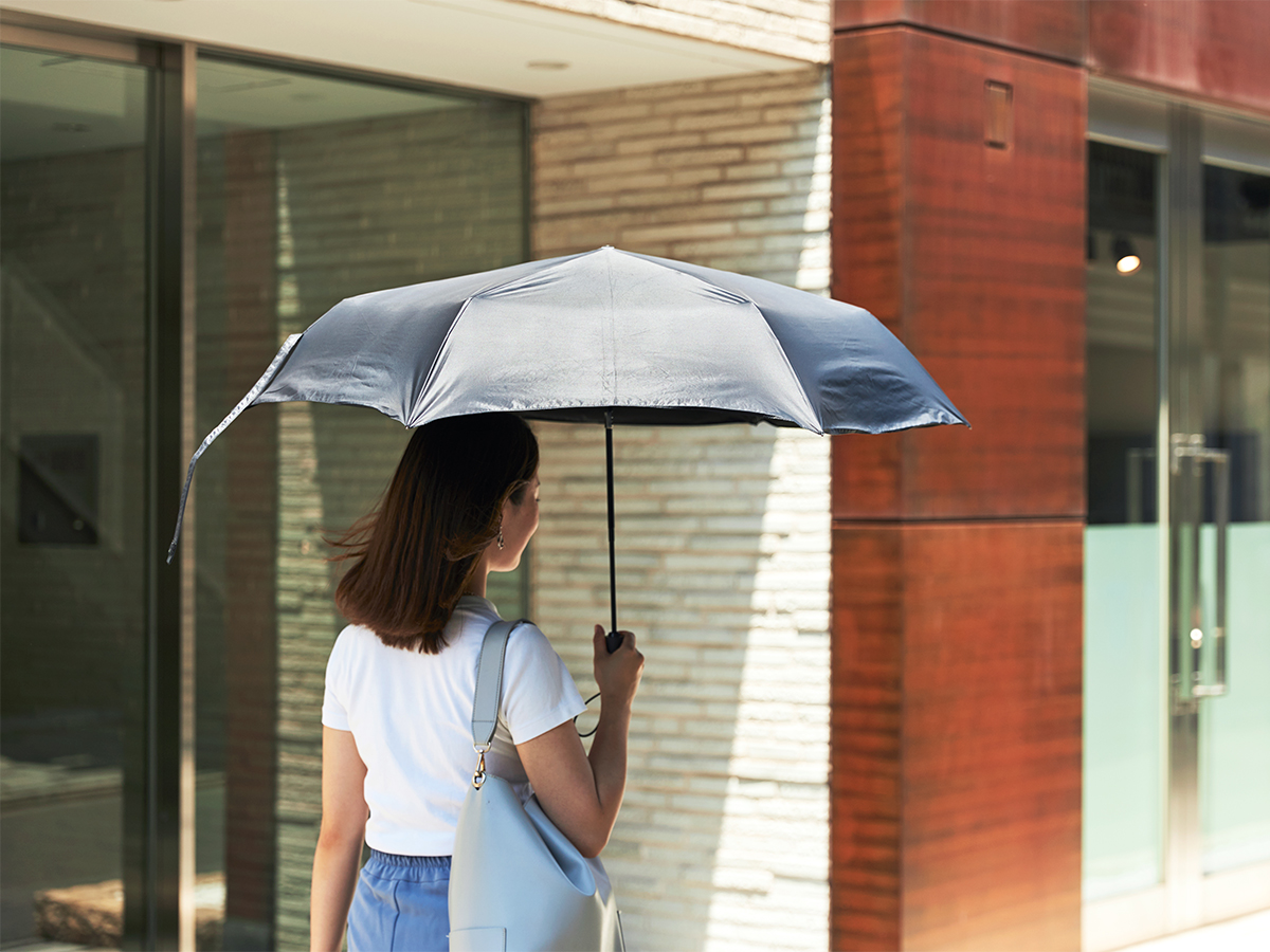 信頼できる日本の傘メーカー『Amvel(アンベル)』。日傘・雨傘|《晴雨兼用》指1本でカンタン開閉!丈夫なコーデュラ生地で仕立てた「自動開閉式折りたたみ遮光傘」|HEAT BLOCK ×CORDURA Fabric|VERYKAL LARGE