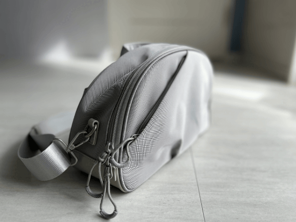 口がパカっと60°開いて、荷物が見える、出し入れスムーズな「バネパカ ショルダーバッグ」|mayumasa