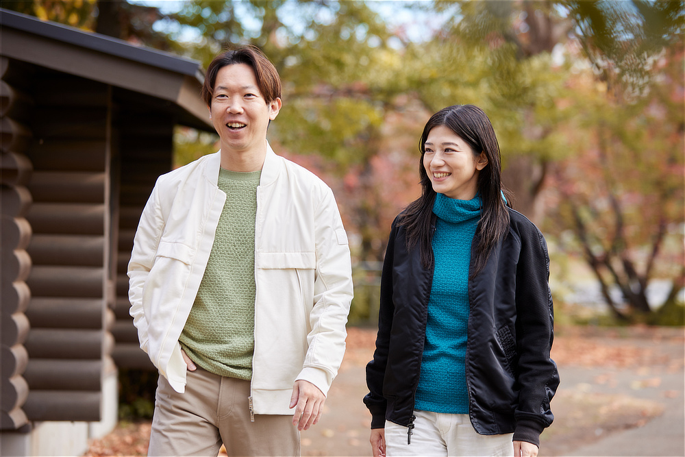 薄いのに温かく、重ね着しても着膨れしません。|《フーディニット/男女兼用》自然な調湿・調温・防臭、フリーな履き心地の「WUNDER WEAR HOODIE」|BRING