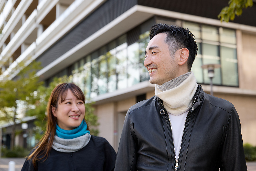 Image: https://1fl0kyr79c.user-space.cdn.idcfcloud.net/photographes/982d9d156d73c8974cff496aed407537.jpg かぶるだけで温かいずれ落ちないマフラー(襟巻き)|暖かさもデザインもひと味違う『el alto(エル アルト)』のカシミヤネックウォーマー・スヌード