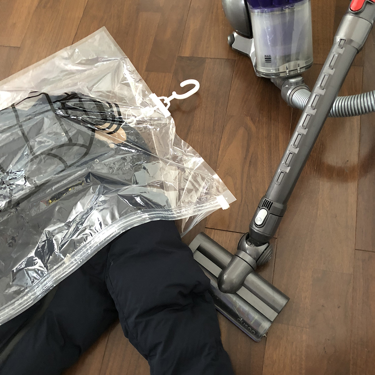1.ハンガーごと収納OK、シワ・型崩れ知らずの衣類圧縮バッグ|vacuum seal hanging bag
