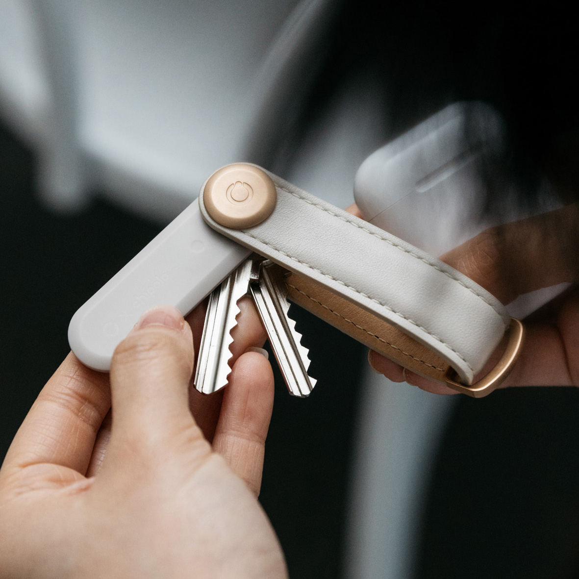 「探す、がなくなるOrbitkey」へ進化。鍵もスマホも、すぐ見つかる!「探す」がなくなるキーホルダー|Orbitkey×Chipoloトラッカー