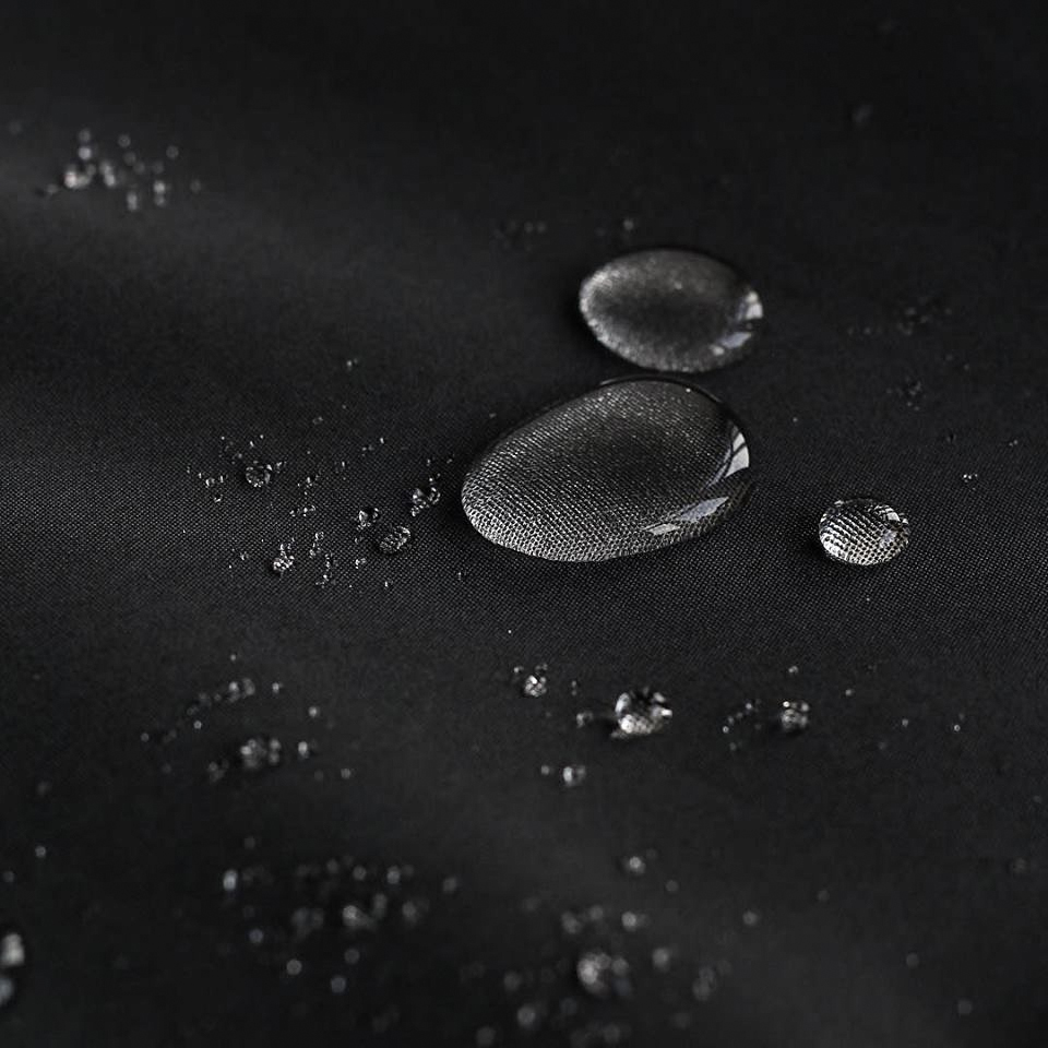 多少の雨であれば、バッグの中身を守ってくれるWeatherMaxという防水素材を採用した「モジュラー式バックパック」| PACK