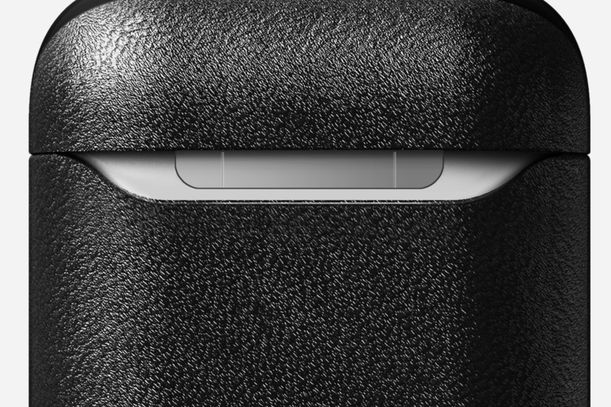 2. フチのくぼみ|米国最高峰のホーウィン社製レザーで仕立てた「AirPodsケース」| NOMAD