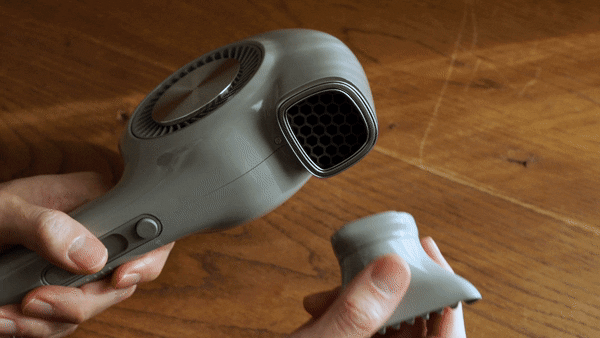 手と空間に馴染む、85℃のちょうどいい風をつくる「ヘアドライヤー」|cadocuaura(カドークオーラ)|BD-E2