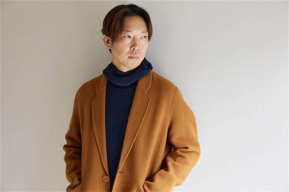 肌に食い込むことなく、冬は温かく、夏はムレず、寝ても動いても快適に過ごせる。そして、「捨てない未来の実現」という理念のもと、使用済み繊維からの再生ポリエステルを自社開発する姿勢にも、頭が下がる想い。||《クルーネックニット/男女兼用》自然な調湿・調温・防臭、フリーな履き心地の「WUNDER WEAR CREWNECK」|BRING