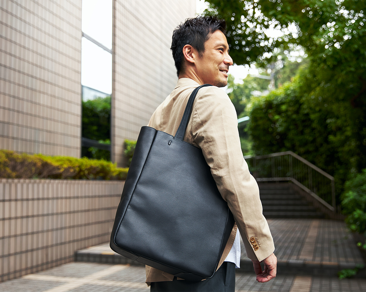 たっぷり入る仕切り・ポケット構造|防水レザー、超軽量、直感ポケット付きの日本製レザーバッグ|PCバッグ・トートバッグ・リュック・バックパック|FARO(ファーロ)