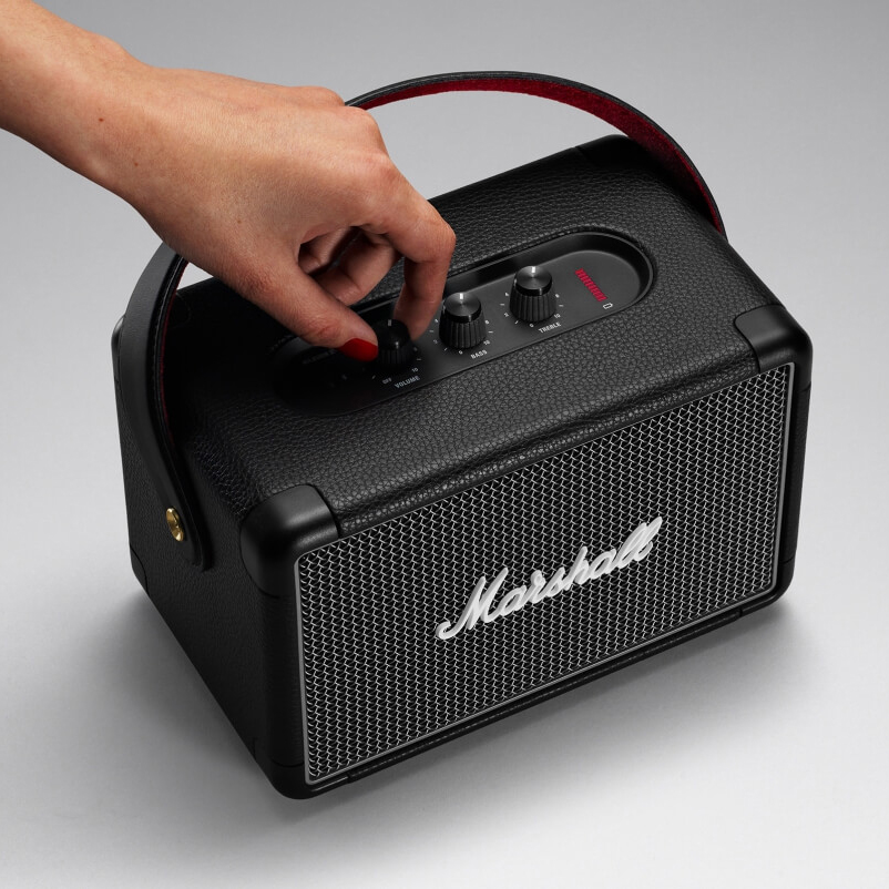 ヴィンテージ感溢れる見た目から、迫力の音!Bluetooth2台接続でスムーズに音楽が楽しめるワイヤレススピーカー|Marshall Kilburn Ⅱ