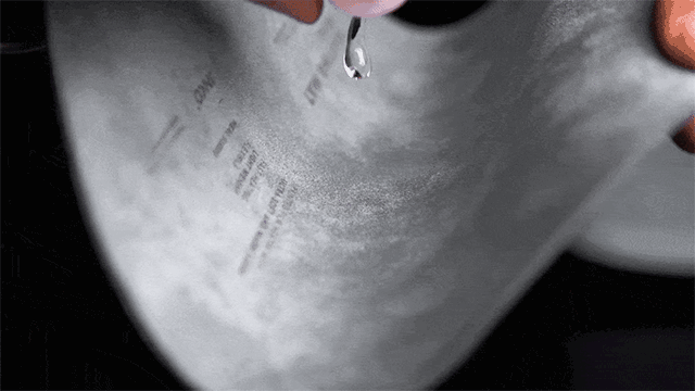 汚れにも強く、防水加工済みで、お手入れもカンタン。汗や汚れが目立つ場合は、水洗い可能でいつでも清潔に使えます。｜どこでもあったかデスクワーク！銀ナノインクで温める特許技術、USB-C対応「EXTRAヒーティングパッド スエード」｜INKO（インコ）