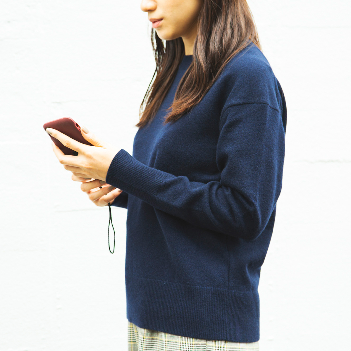 長時間着ていても、締め付け感はまるでありません。美しいシルエットで着心地の良い上質なカシミアニット|SANYO(三陽商会)