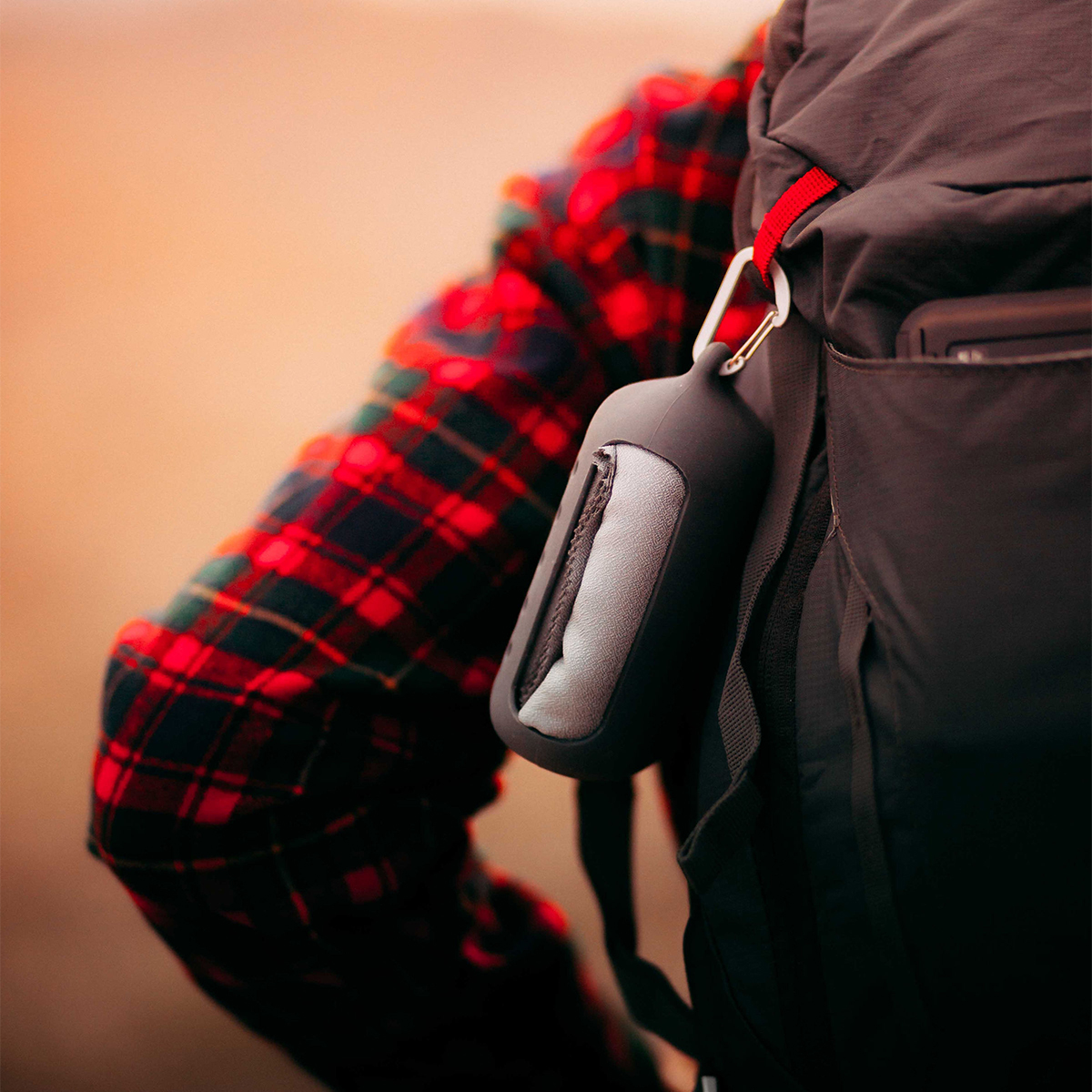 旅をアクティブにするパッカブルアイテム。小さくたためて、ビーチやジムでもっと身軽になれる「ナノドライタオル」 | Matador NanoDry Shower Towel