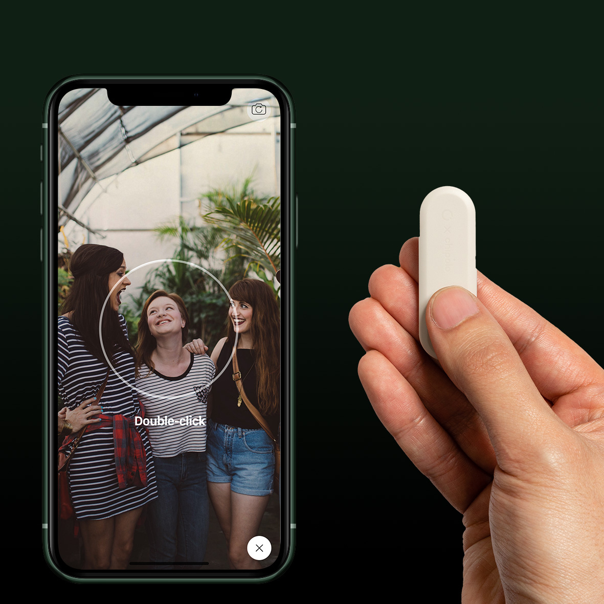スマホでのカメラ撮影時にシャッターとしても使える。"鍵もスマホも、すぐ見つかる!「探す」がなくなるキーホルダー|Orbitkey×Chipoloトラッカー"