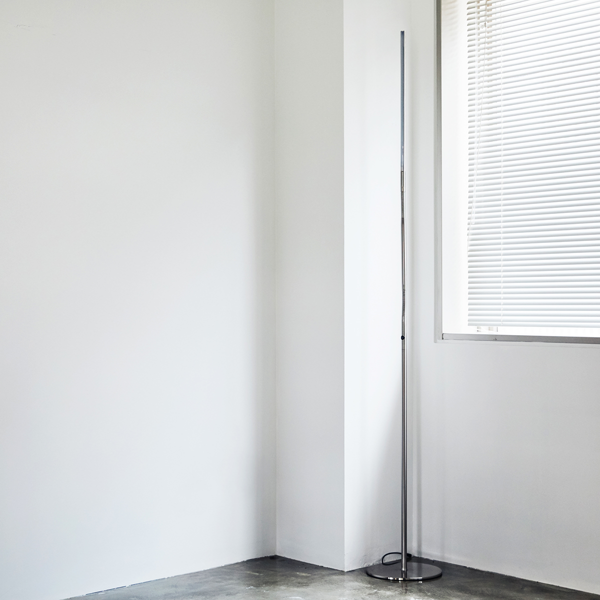 目に優しい光。ストレスなく読書がはかどります。|Daylight(デイライト)の『slimline3(スリムライン3)』|「読書はベッド派」のあなたに。読書がはかどる読書灯のススメ。暗い寝室でも快適に読書ができる、おすすめライトを