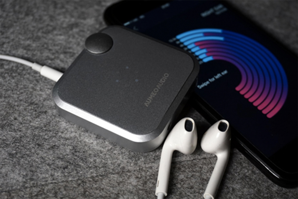 まったく新しい音の体験ができる、聴覚テストで音質を最適化するポータブルアンプ|AUMEO AUDIO