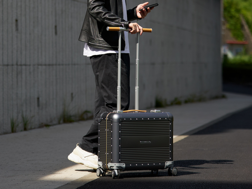 「R TRUNK FRAME」のおかげで、海外旅行したい熱がグングン上昇中｜快適な旅行になる。新感覚のスーツケース・キャリーケース『RAWROW（ローロー）』