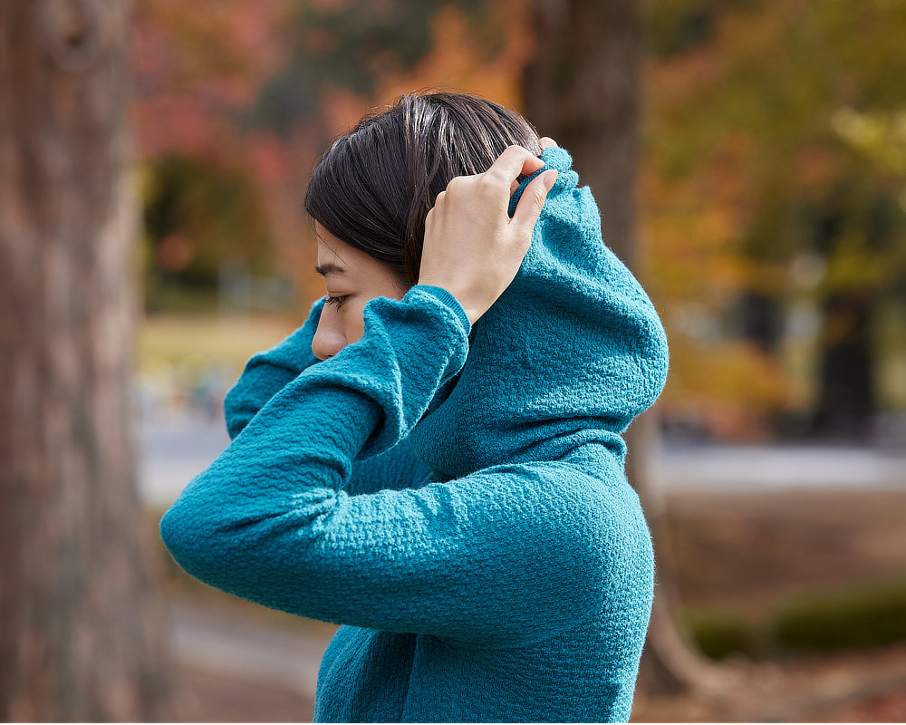 1本の糸で立体的に編まれたホールガーメントニットだから、縫い目がないため、ゴロつきがなく、肌に食い込むこともなく、ストレスフリー|《フーディニット/男女兼用》自然な調湿・調温・防臭、フリーな履き心地の「WUNDER WEAR HOODIE」|BRING