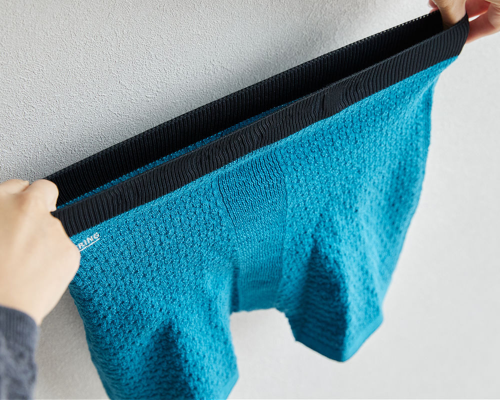 1本の糸で立体的に編まれたホールガーメントニットだから、縫い目がないため、ゴロつきがなく、肌に食い込むこともなく、ストレスフリー|《ショーツ/男女兼用》自然な調湿・調温・防臭、フリーな履き心地の「WUNDER WEAR ONE」|BRING