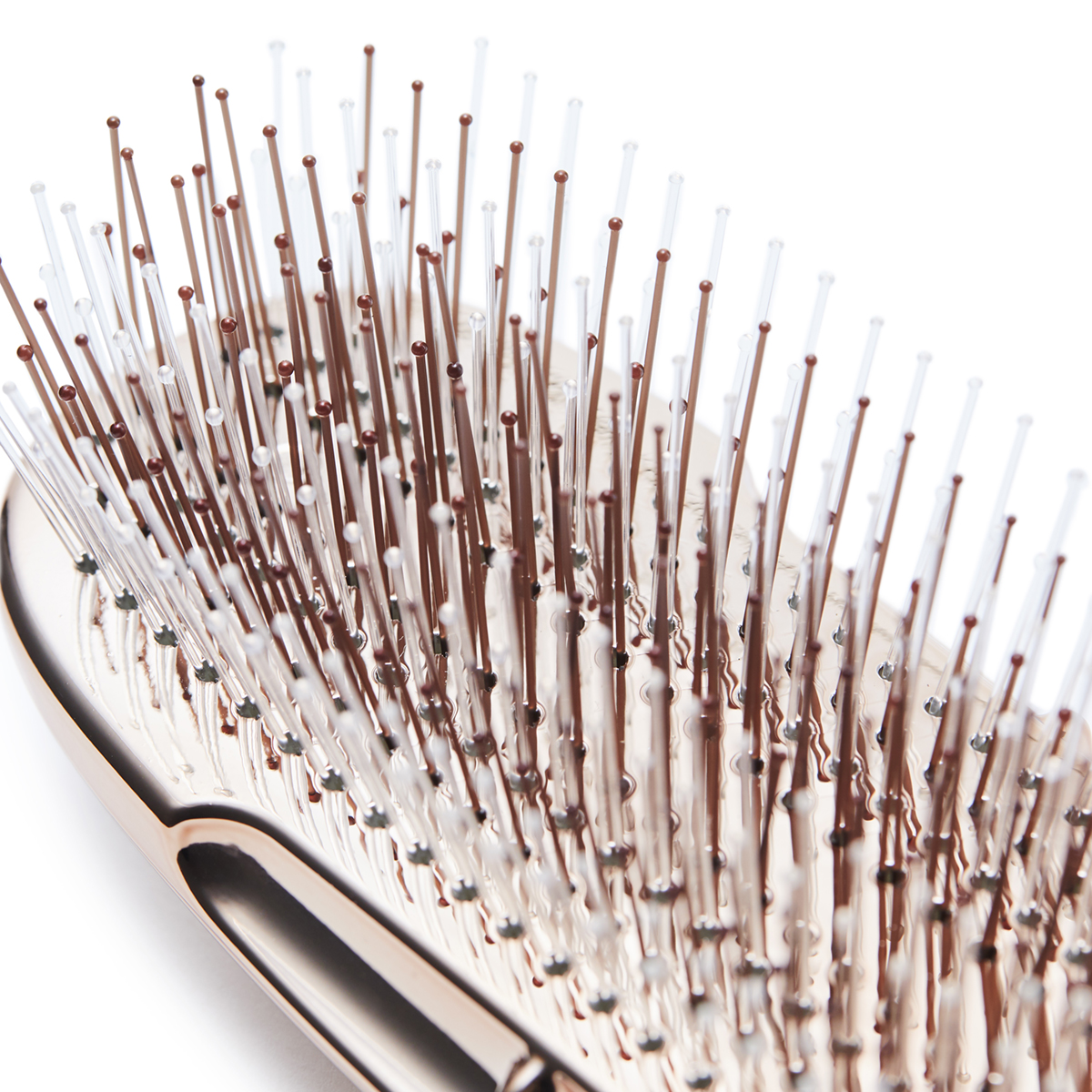 376本ものピンが、ぎっしり植え込んであります。スカルプブラシ(育毛ブラシ)|SCALP BRUSH(スカルプブラシ)