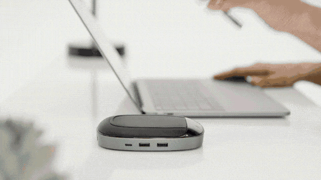スマートフォンに最適な充電形式を自動的に選んでくれて、高速充電できる「8in1 USB-Cハブ+ワイヤレス充電器」|Hyper Drive