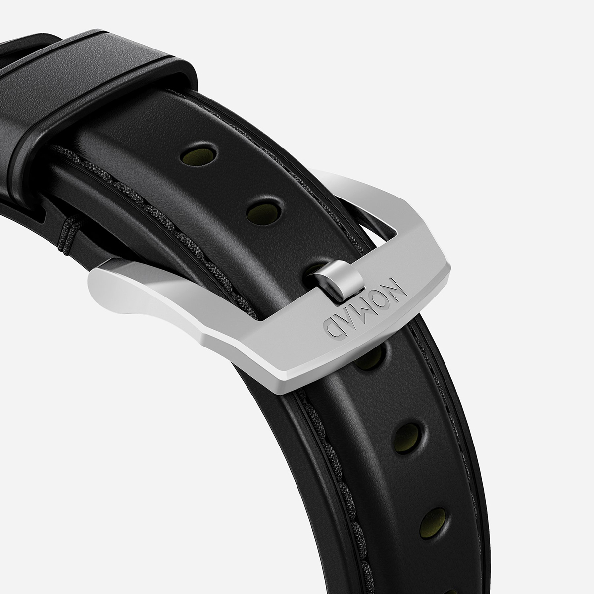 マットな光沢感とエッヂの効いた輪郭が魅力のバックルがついた希少革「シェルコードバン」のApple Watchバンド| NOMAD