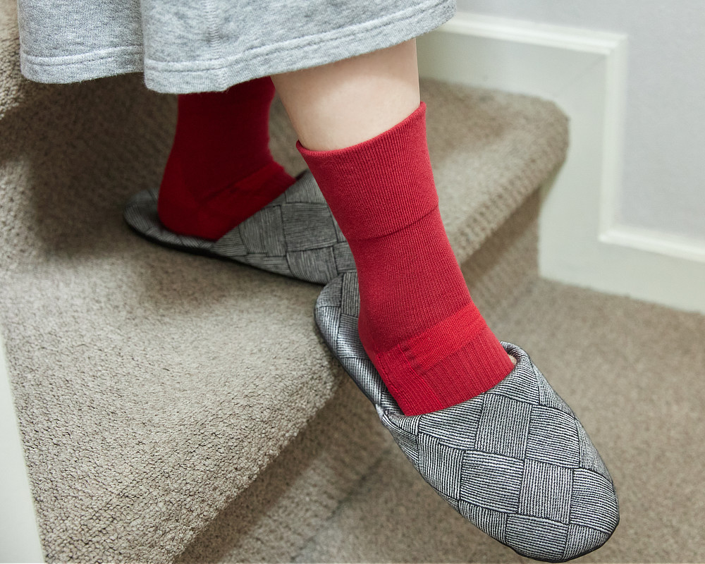 口ゴムがない、しめつけないのに、疲れしらず|長時間履いても疲れにくい靴下。土踏まずを下支えして、足底筋をサポートするECONOLEG(エコノレッグ)の「疲れしらずのくつした®」