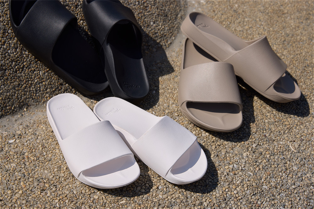 《スライドタイプ》理学療法士が開発、世界600万人の足を支える「アーチサポートサンダル」｜Archies（アーチーズ）