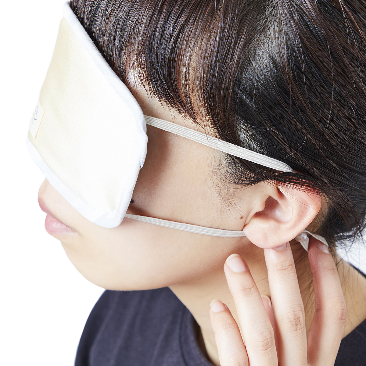 男女兼用で使える。働きすぎの目は温めてホンワカ幸せ。一晩中着けてもラクなシルクアイマスク| IONDOCTOR(ブラック・ホワイト)