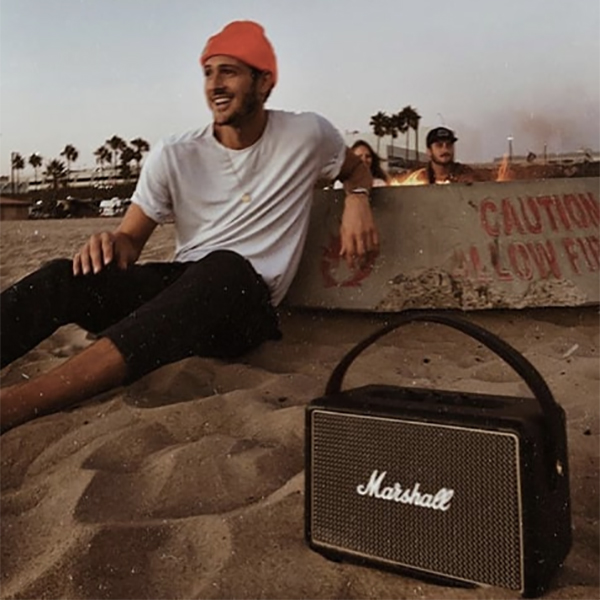 Bluetooth2台接続でアウトドアパーティーがもっと楽しい。ワイヤレススピーカー|Marshall Kilburn Ⅱ