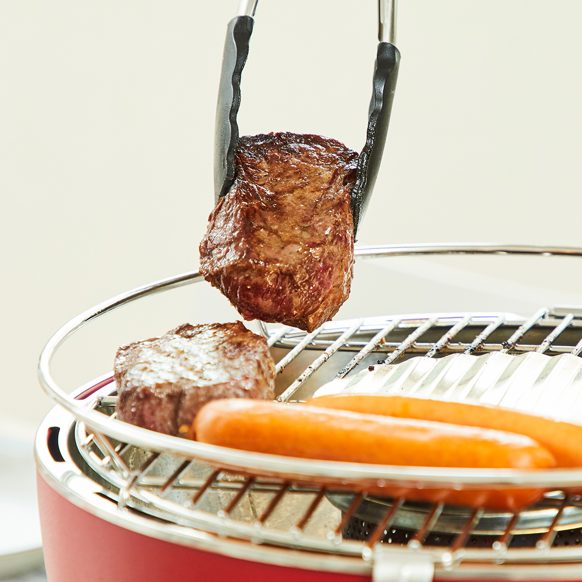 肉や魚、野菜も「外はパリッ、中はふっくら」の食感で美味しくなる。贅沢な一人BBQができる「炭火焼グリル」(コンパクト・軽い、ミニ、スモールサイズ)|Lotus Grill