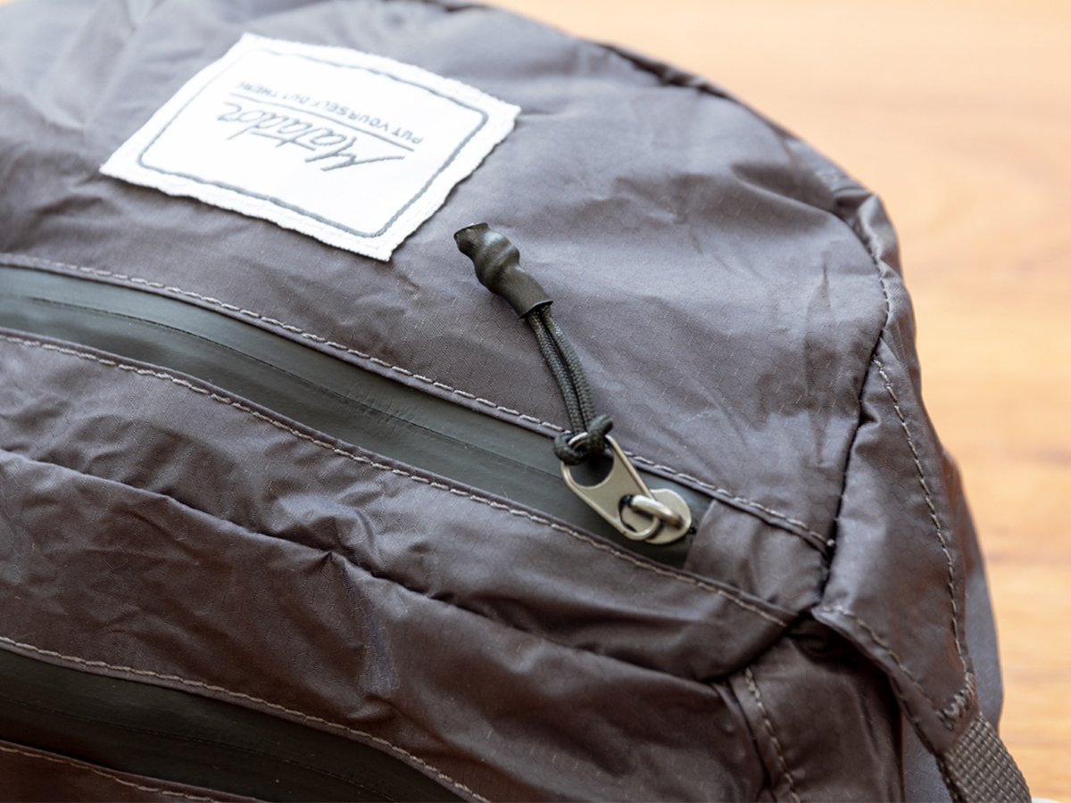 高耐水性&高強度の素材「30D Cordura」を使用した、旅先や日常生活でアクティブに動き回れる防水仕様のウエストバッグ/ヒップバッグ| Matador
