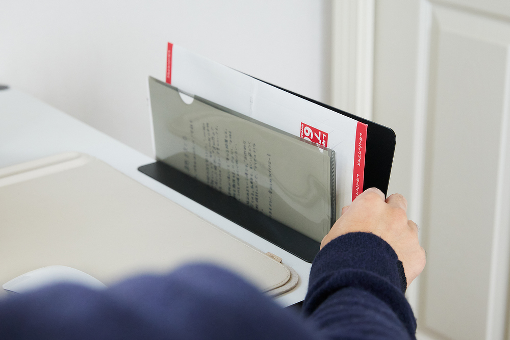 スペースと思考を拡張する、デスクポケット収納ポケット「SPACE CREATOR（スペース クリエーター）」｜STUDIO PINEAPPLE