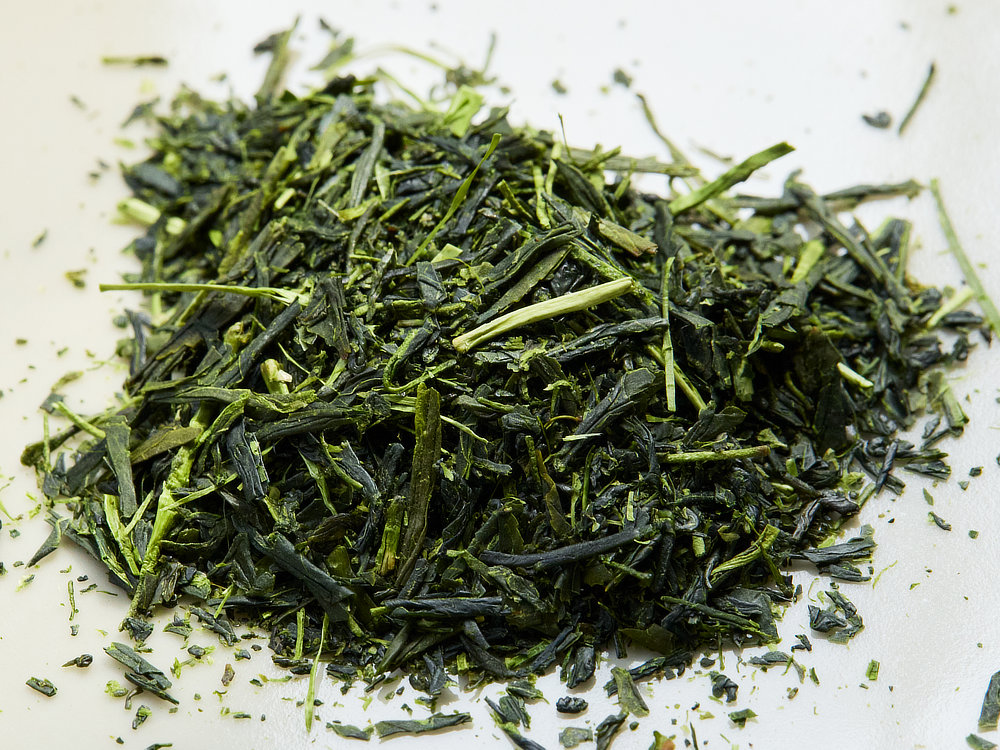 「カテキン」は、ポリフェノールの一種で、お茶の渋みや苦味の成分。抗酸化・抗ウィルス作用など、医学的にも研究が多く、健康に役立つ「日本山人参茶」同様、「好熱菌発酵物」で育てた、その名も「日本無垢茶」