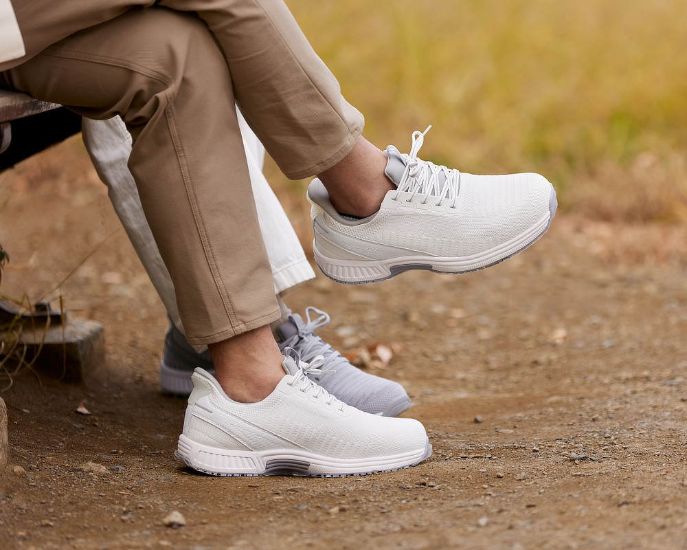 着地の衝撃から、足をとことん守る｜スッと履けて、すっぽりフィットする「コンフォートスニーカー」｜Orthofeet（オーソフィート）