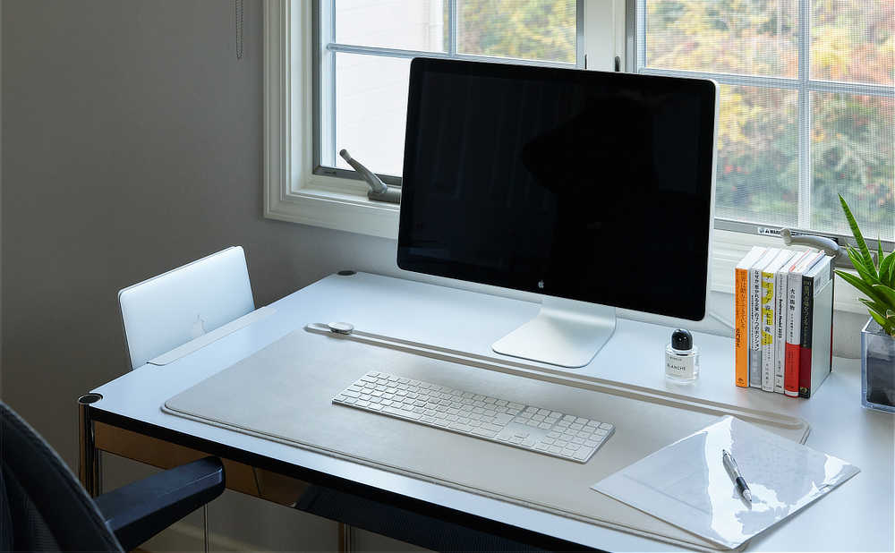 スペースと思考を拡張する、デスクポケット収納ポケット「SPACE CREATOR（スペース クリエーター）」｜STUDIO PINEAPPLE