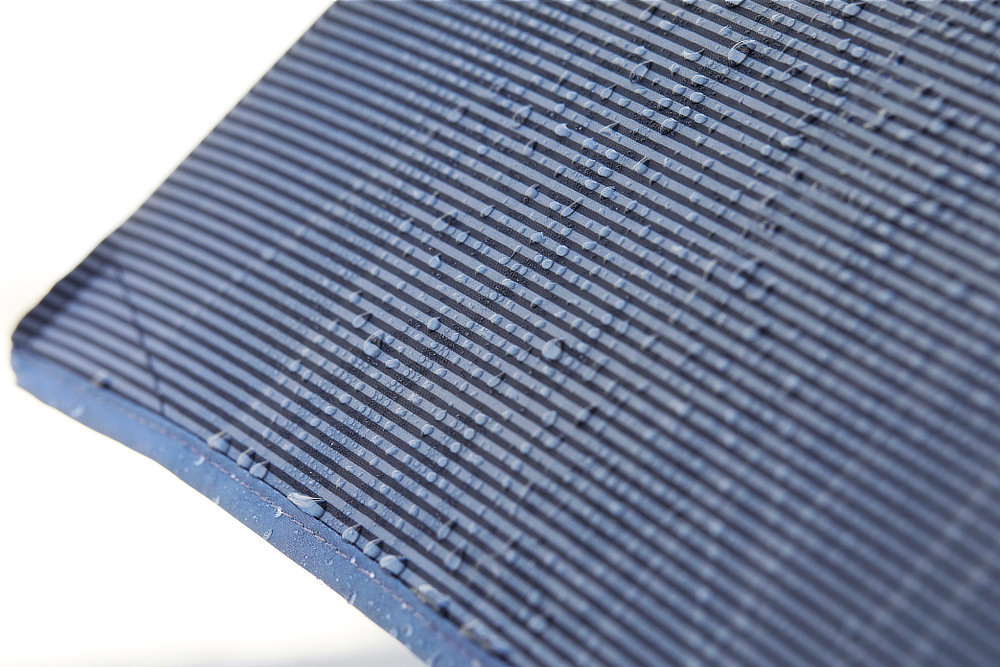 遮光性やUVカットの機能性が半永久的|強い日差しも熱もブロックするから夏の暑熱ストレスを減らします。チタンを練り込んだ生地を使った、晴雨兼用傘『+TIC COOL SHADE(プラスチック クールシェイド)』