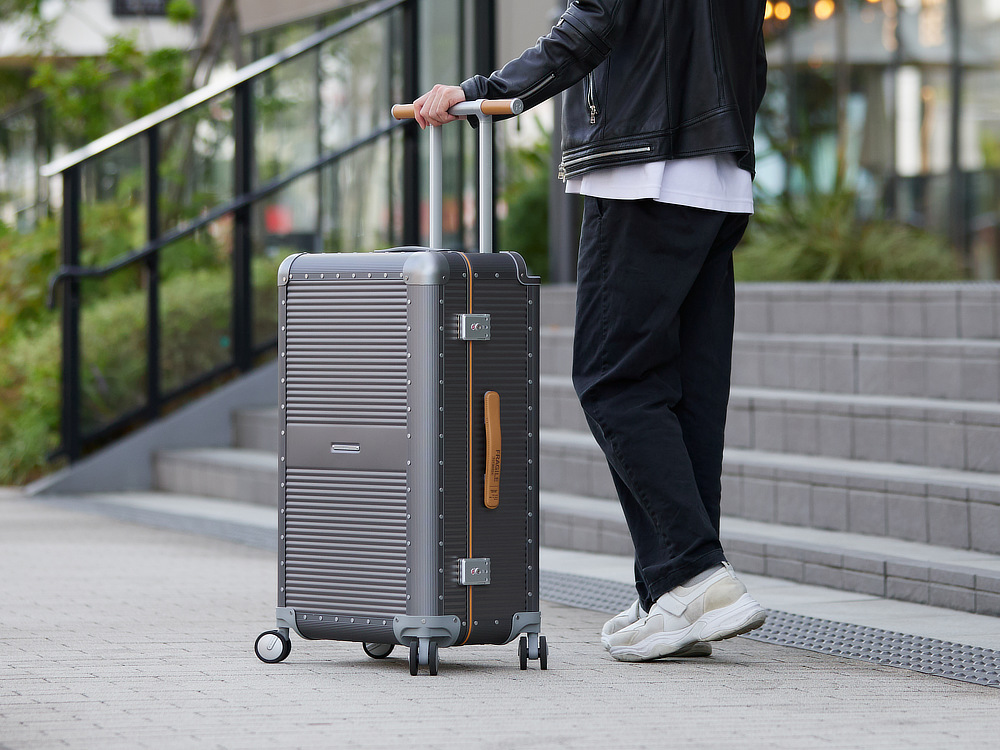 「R TRUNK FRAME」のおかげで、海外旅行したい熱がグングン上昇中|快適な旅行になる。新感覚のスーツケース・キャリーケース『RAWROW(ローロー)』