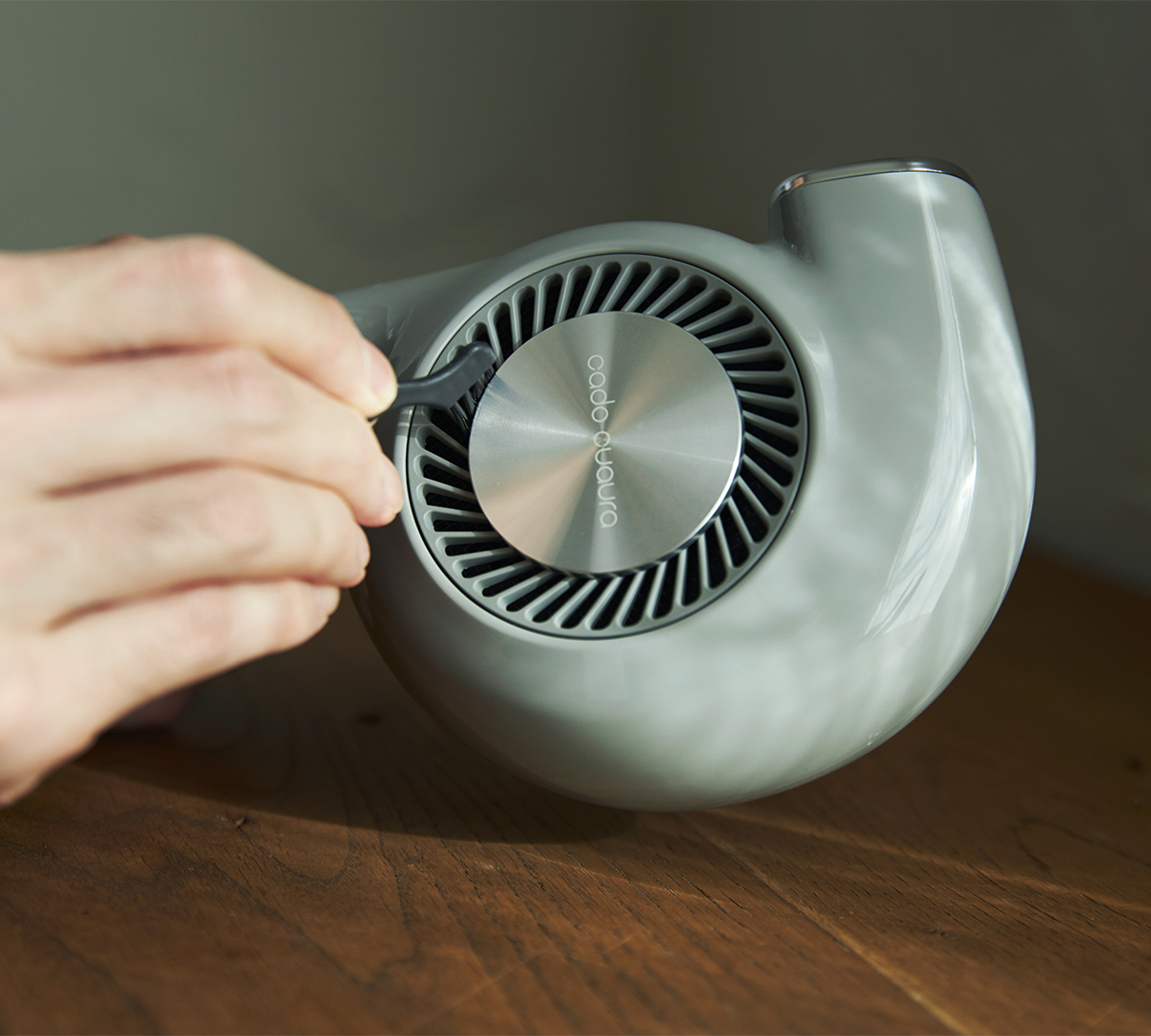 ホコリが詰まりにくく、耐久性もアップグレードしています。手と空間に馴染む、85℃のちょうどいい風をつくる「ヘアドライヤー」|cadocuaura(カドークオーラ)|BD-E2
