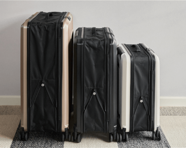 あっという間に半分の薄さに｜空港で、観光地で、旅スタイルをスタイリッシュに。薄くたためてスリムに収納できる。スーツケース「senz°（センズ）oldaway（フォルダウェイ）」