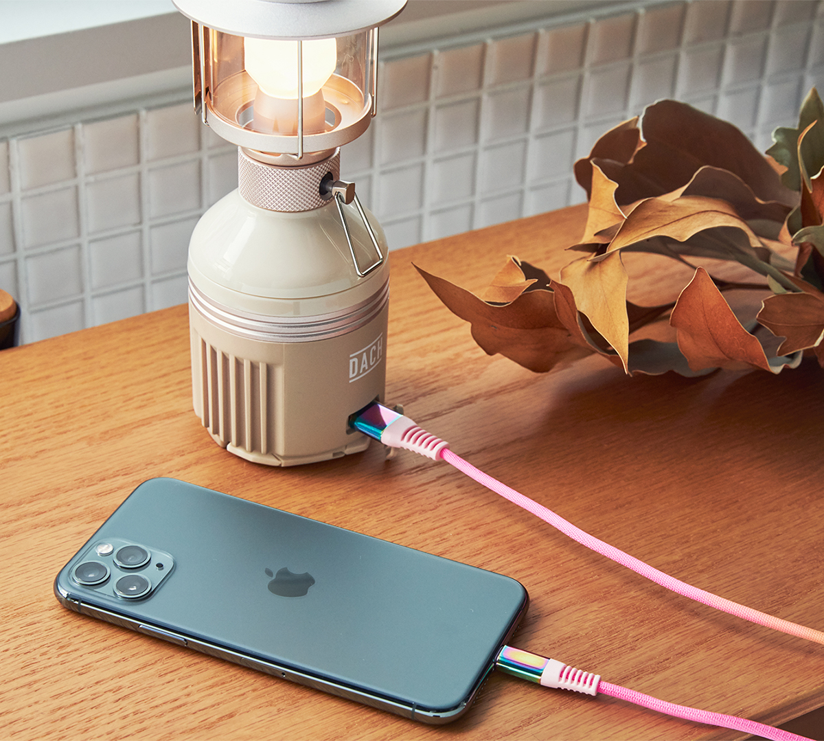 iPhoneが約4回充電できる、7WAY多機能ランタン | LUNAR
