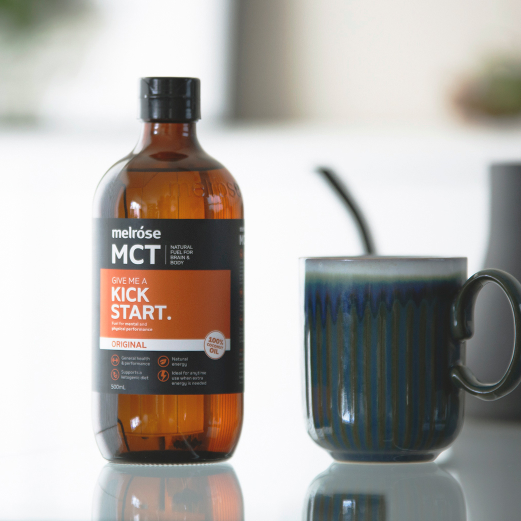 中鎖脂肪酸だけを集めたオイルが、「MCTオイル」。脂肪をエネルギーに素早く変えるオーガニックのMCTオイル|MELROSE KICKSTART(メルローズ キックスタート)