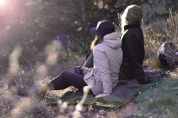 ブランドの原点のPOCKET BLANKET。いつでもどこでも気軽に広げられる手のひらサイズの撥水仕様のレジャーシート|Matador Freerain24 2.0