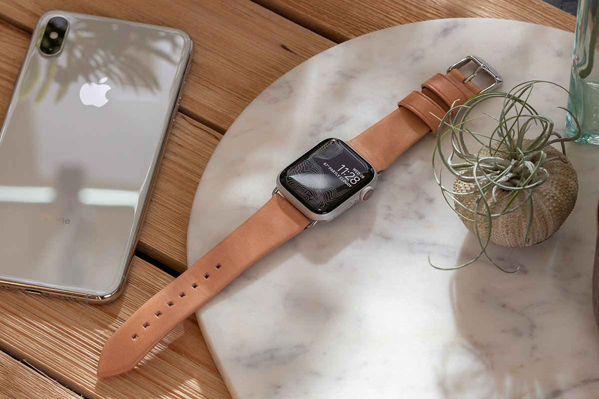 革好きにはたまらない憧れのブランドホーウィン社がなめしたヌメ革のApple Watchバンド・AirPodsケース|NOMAD