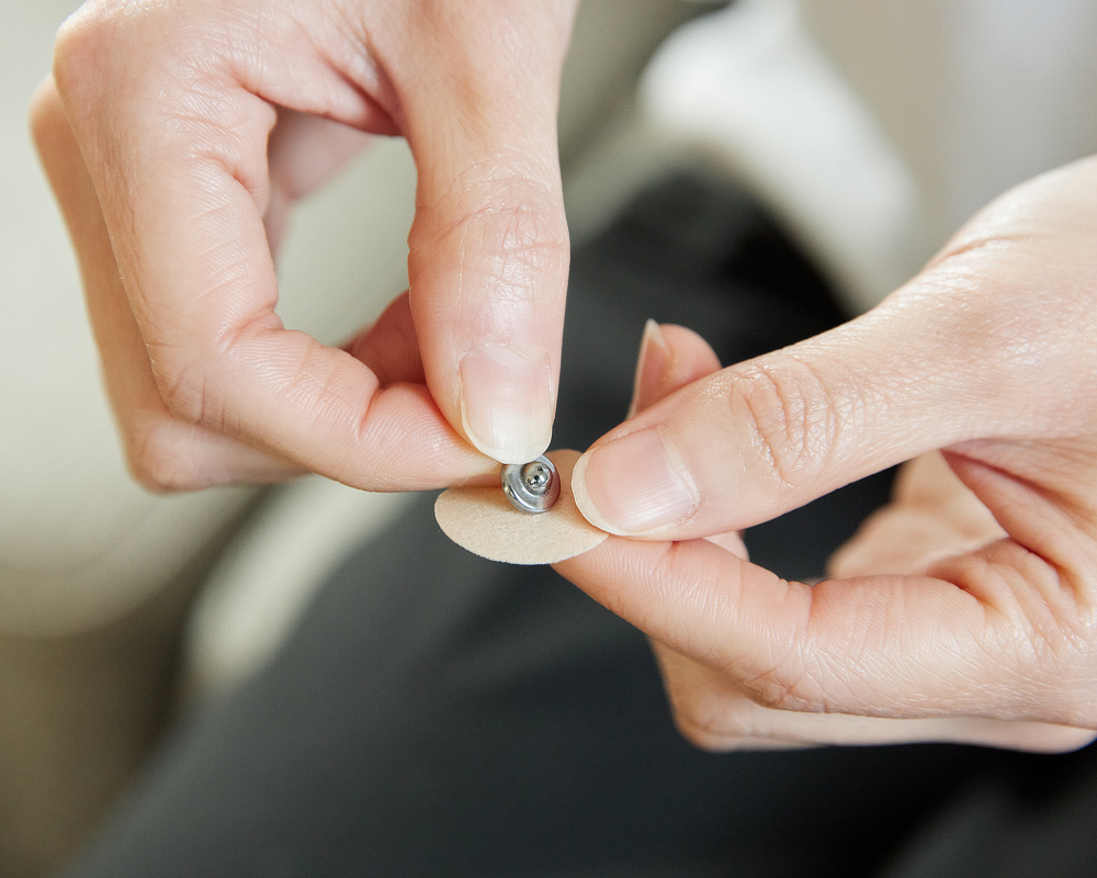 《一般医療機器  血行促進・疲労回復ウエア》 テラヘルツ鉱石粉末を特殊プリントした「FLOW WEAR」｜遠赤技研