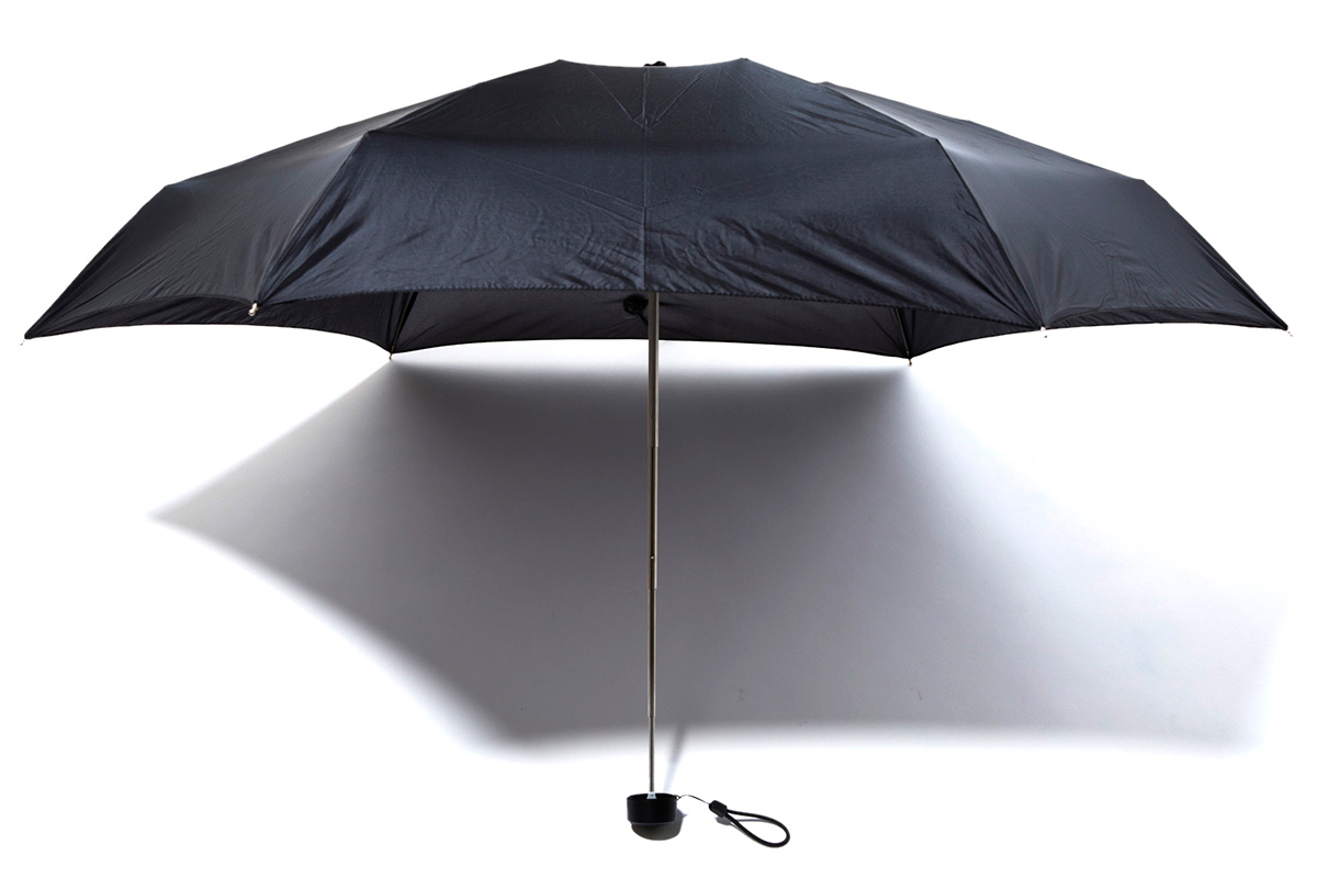 しっかりと雨や紫外線をカバーしてくれるサイズ感。世界最小級折りたたみ傘「マイクロ傘」|スギタ