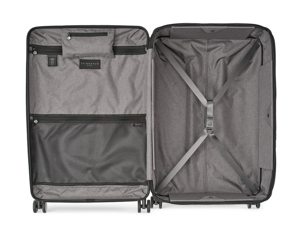 スーツケースの紛失防止対策として、「seek my senz」システムを搭載。｜空港で、観光地で、旅スタイルをスタイリッシュに。薄くたためてスリムに収納できる。スーツケース「senz°（センズ）oldaway（フォルダウェイ）」