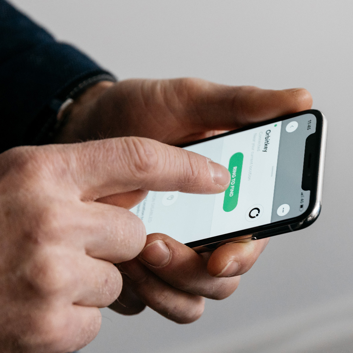 操作は簡単。鍵もスマホも、すぐ見つかる!「探す」がなくなるキーホルダー|Orbitkey×Chipoloトラッカー