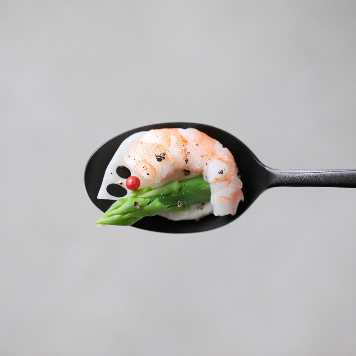 食卓の鮮度がアップする黒い食器。落としても割れない、黒染めステンレスの食器(フォーク・スプーン)|KURO(96)クロ
