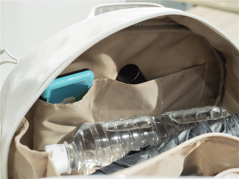 口がパカっと60°開いて、荷物が見える、出し入れスムーズな「バネパカ ショルダーバッグ」｜mayumasa