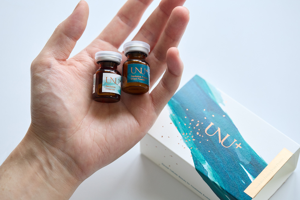 香りは、天然精油100％。いわゆる化粧品ぽい華やかな香りではなく、イヤな原料臭も感じさせない、柔らかで心安らぐアロマ｜ヒト幹細胞を配合したUNU＋ ment（アンユメント）の３日間集中美容液「リバイタライズ FDセラム」